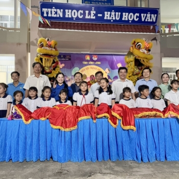 Ecobook đồng hành cùng chương trình "Trung thu cho em" tại xã Hưng Khánh Trung, tỉnh Vĩnh Long  Ecobook đồng hành cùng chương trình "Trung thu cho em" tại xã Hưng Khánh Trung, tỉnh Vĩnh Long